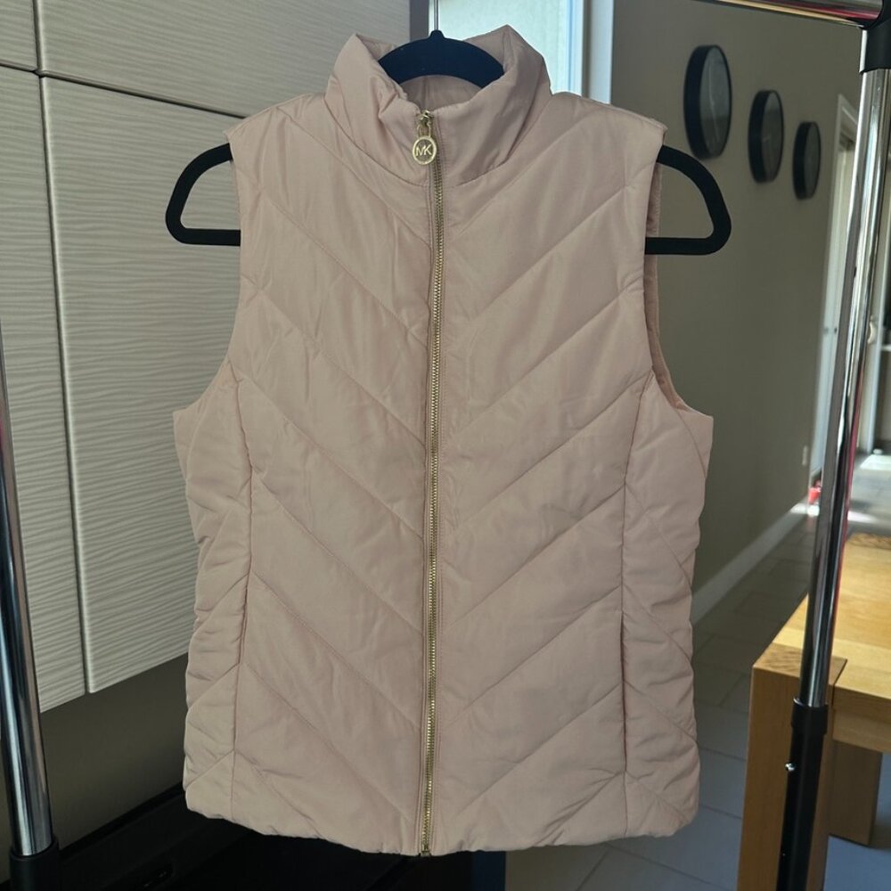 Michael Kors - Pink puffer vest, with gold zipper and pockets